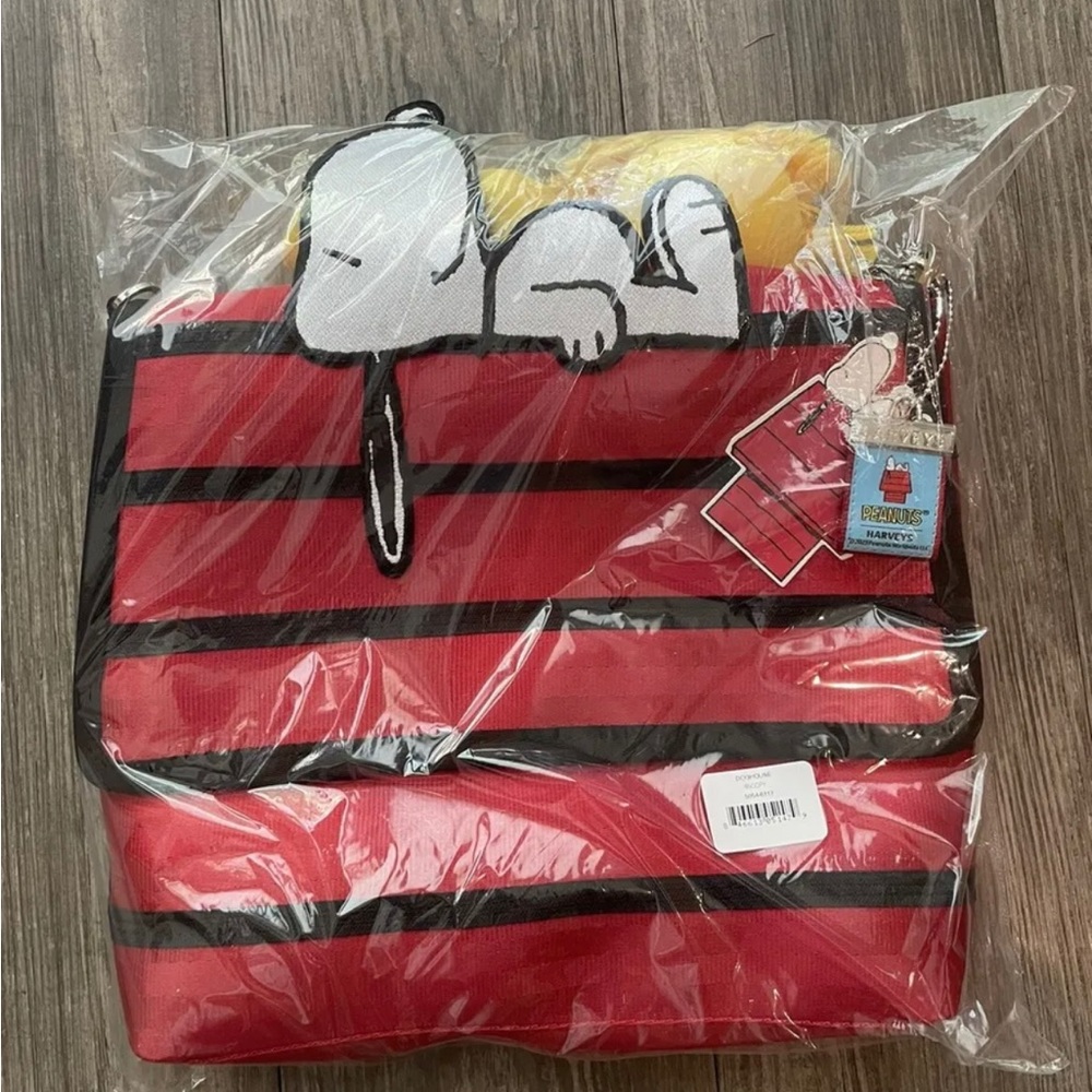 Harveys Snoopy Peanuts Doghouse Crossbody Bag with Plush